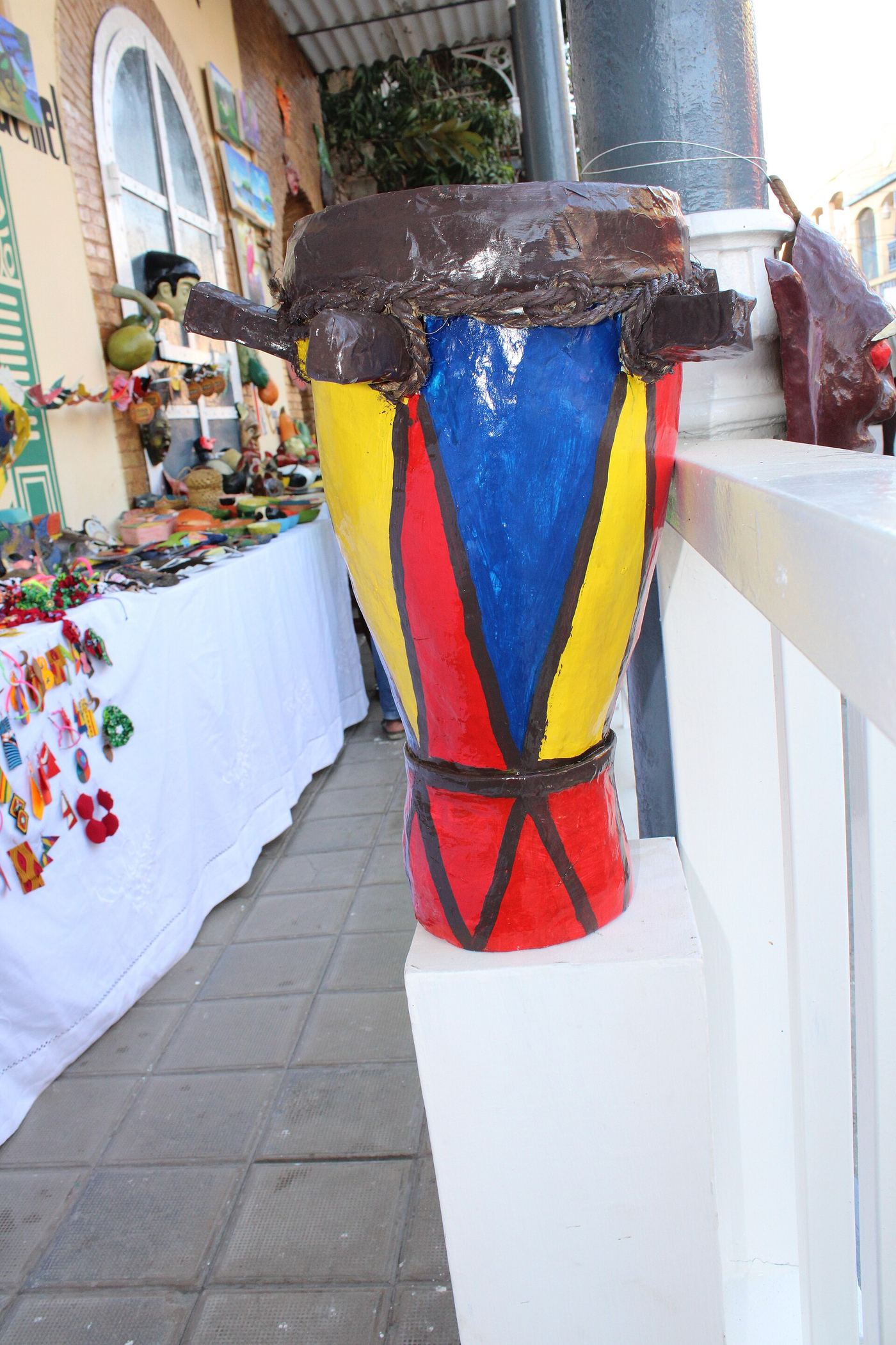 Tambour en papier mâché