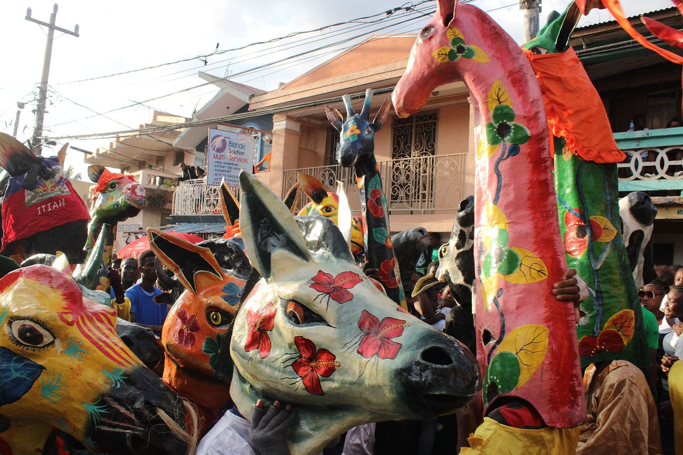 Têtes d’animaux en papier mâché